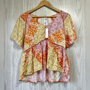 Olivaceous Womens Medium Blouse Orange White Geometric S/S Woven V Neck NWT